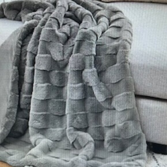 Koolaburra by UGG Ellowyn Faux Fur Reversible Design Wild Dove Throw - Picture 9 of 9